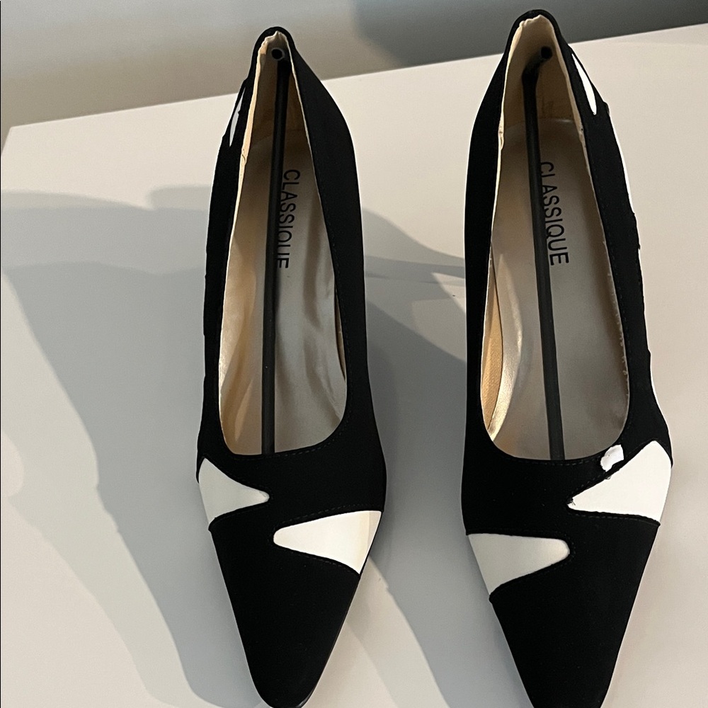 Classiques Elegant Black and White Heels Size 8